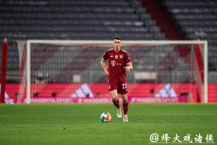 德甲-莱万穆勒破门屈桑斯世界波 拜仁4-0胜狼堡 德甲-莱万穆勒破门屈桑斯世界波 拜仁4-0胜狼堡